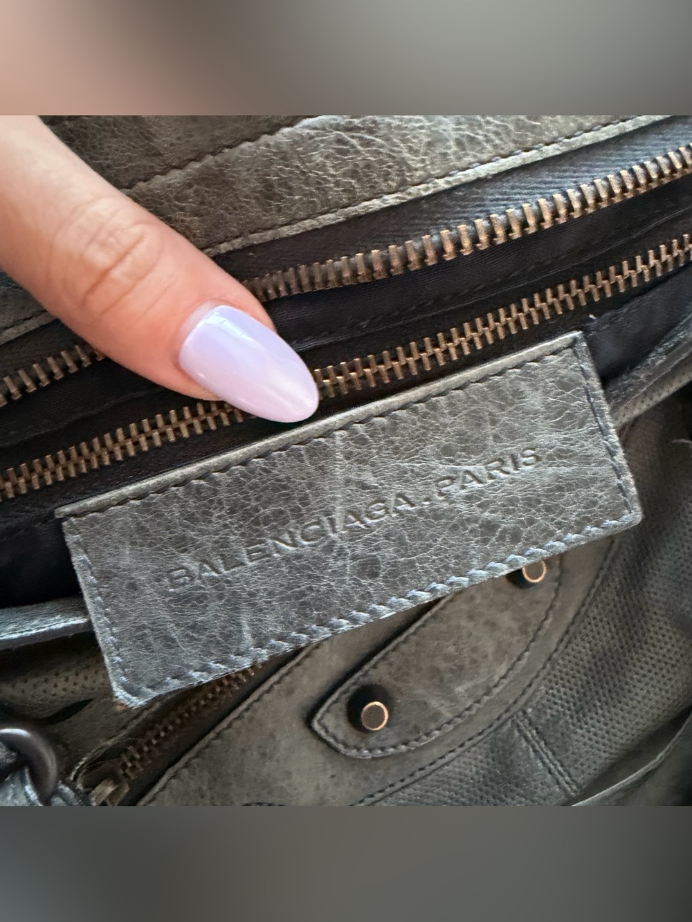 Authentic Balenciaga city bag in grey perforated leather - Picture 8 of 9